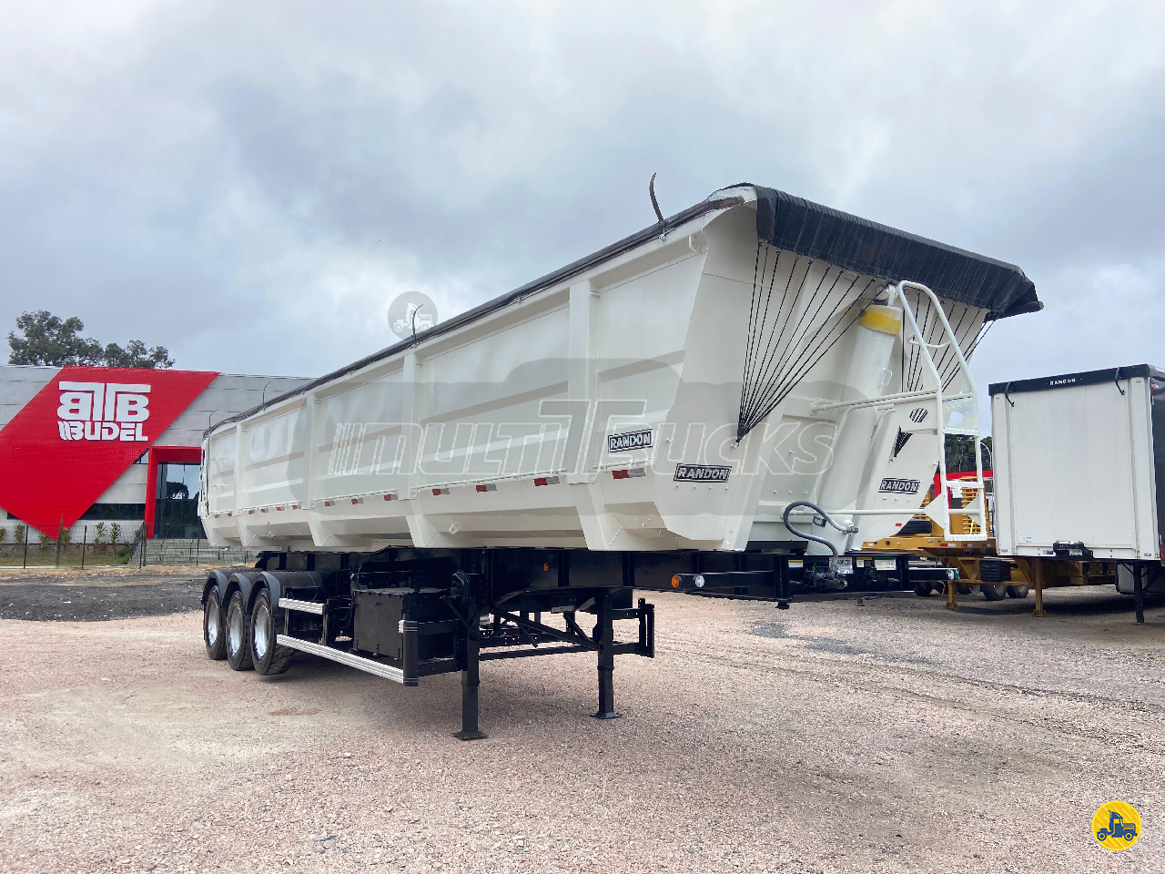 CARRETA SEMI-REBOQUE BASCULANTE Multitrucks Seminovos SAO JOSE DOS PINHAIS PARANÁ PR